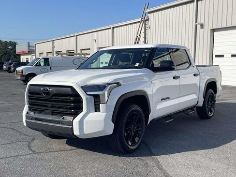 Used 2023 Toyota Tundra SR5 w/ SR5 Convenience Package AWD/4WD image 5