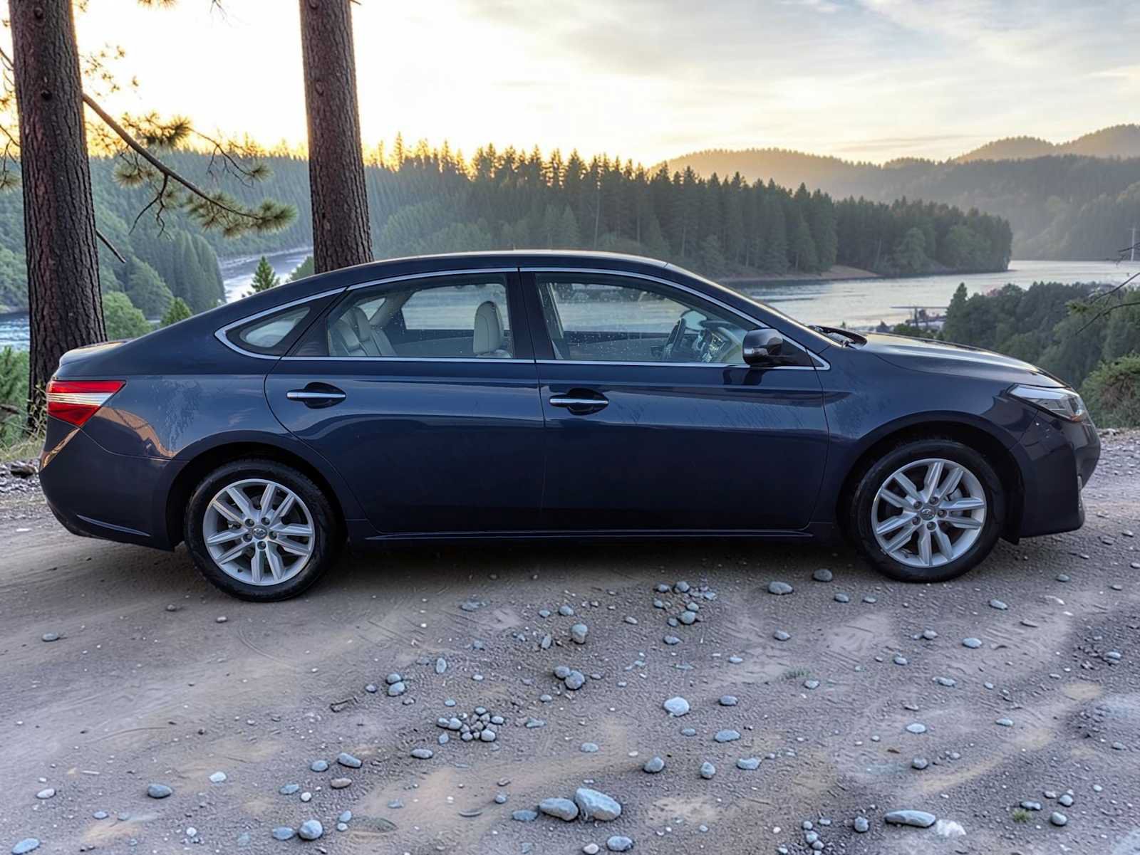 Used 2014 Toyota Avalon XLE FWD image 6