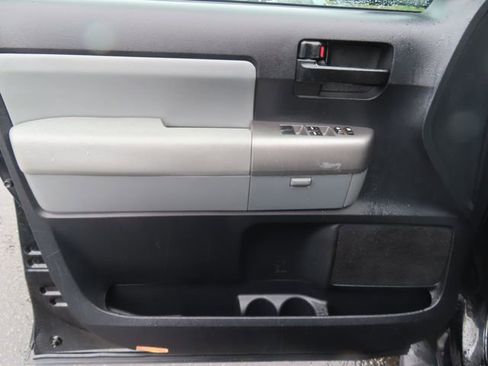 Used 2017 Toyota Sequoia SR5 image 11