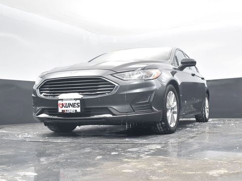 Used 2020 Ford Fusion SE image 45