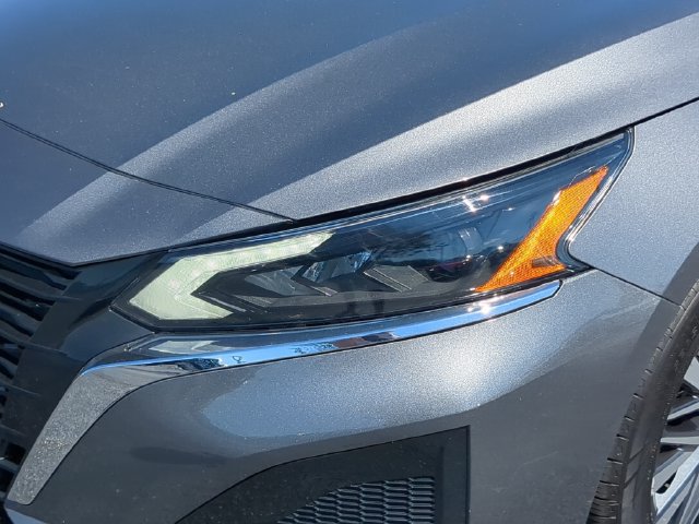 Used 2025 Nissan Altima 2.5 SV FWD image 10