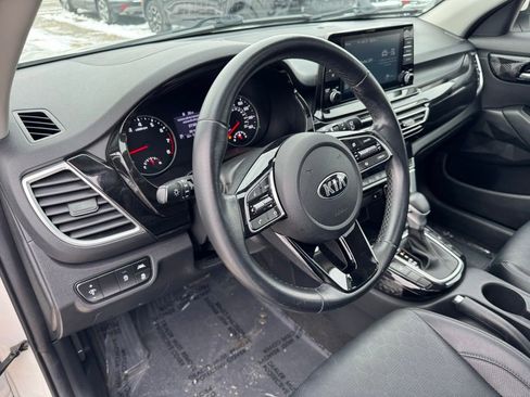 Used 2021 Kia Seltos EX image 16