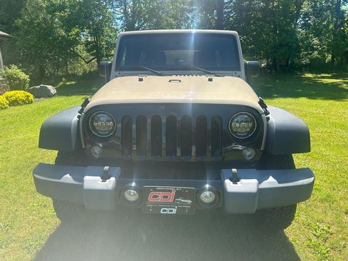 Used 2016 Jeep Wrangler Unlimited Sport AWD/4WD image 2