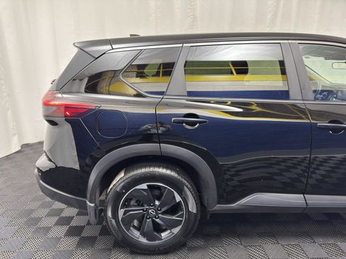 Used 2025 Nissan Rogue SV image 11