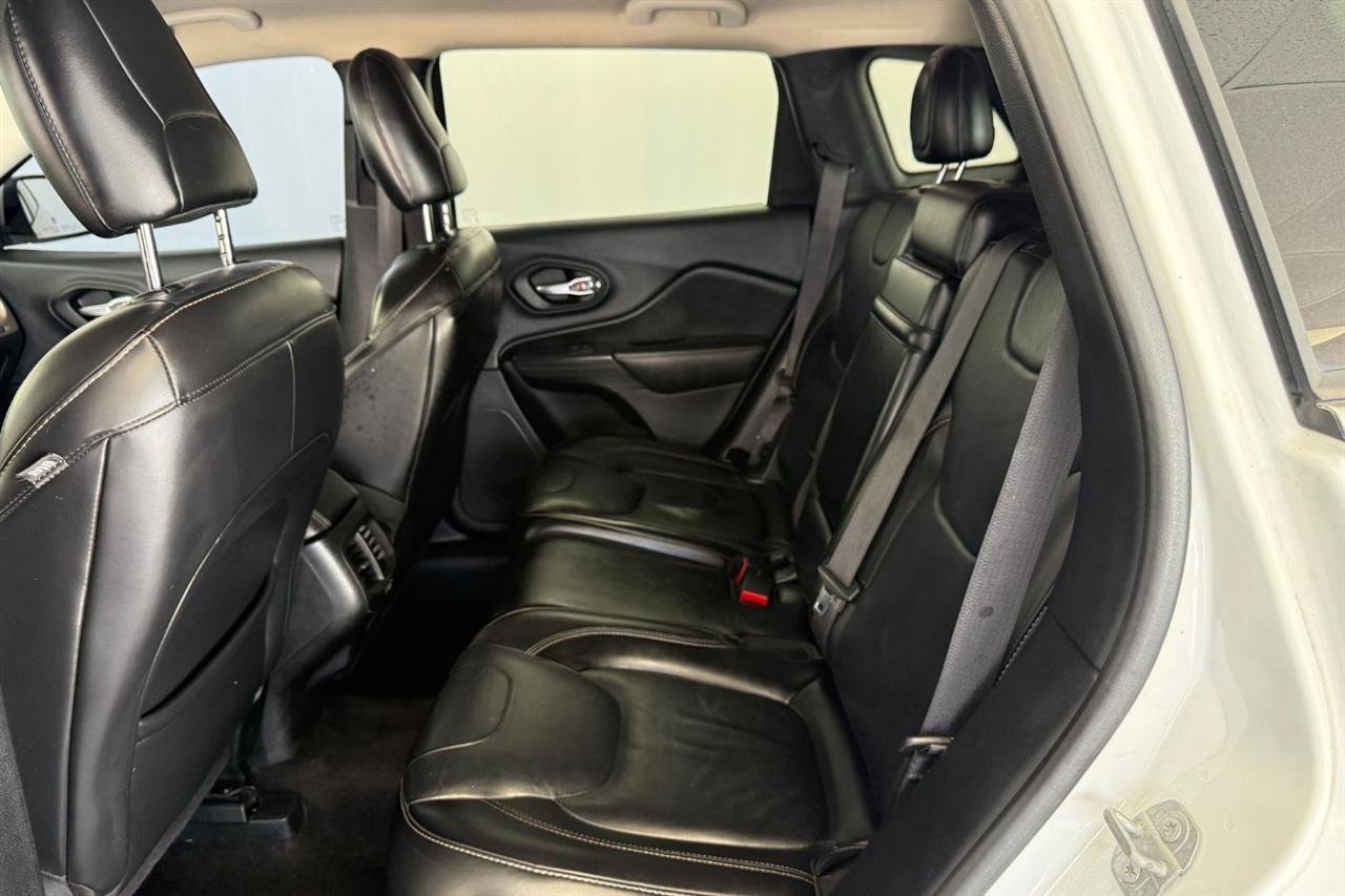 Used 2017 Jeep Cherokee Limited AWD/4WD image 14