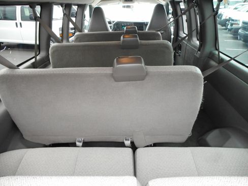Used 2017 Chevrolet Express 3500 LT w/ LT Preferred Equipment Group RWD image 18