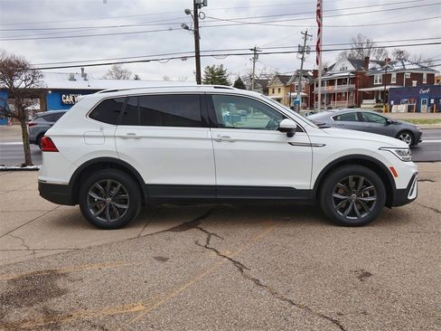 Certified 2022 Volkswagen Tiguan SE image 6