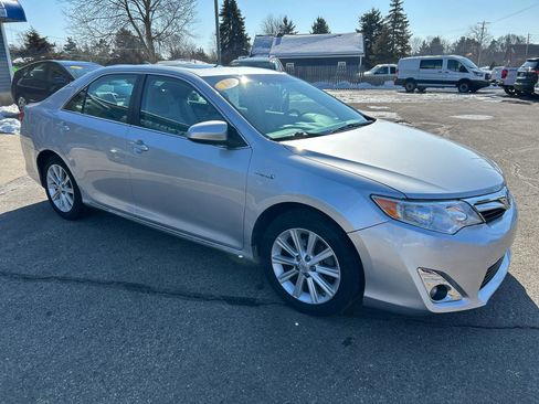 Used 2014 Toyota Camry XLE image 5