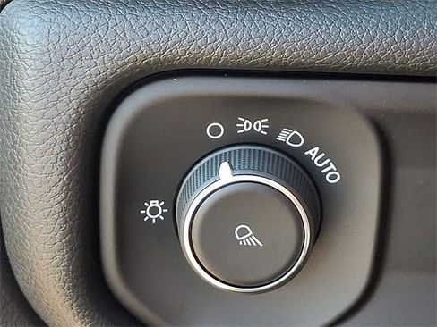 Used 2024 RAM 2500 Tradesman w/ Chrome Appearance Group image 24