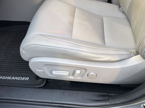 Certified 2017 Toyota Highlander XLE image 30