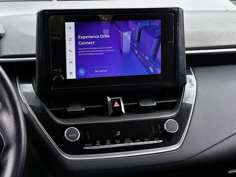 Used 2025 Toyota Corolla LE image 24