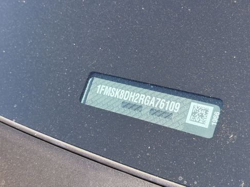 Used 2024 Ford Explorer XLT w/ Equipment Group 202A AWD/4WD image 6