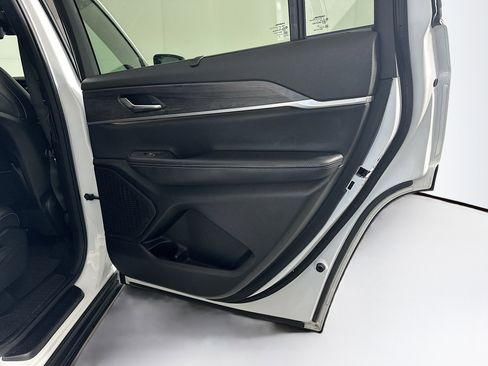 Used 2024 Jeep Grand Cherokee L Limited w/ Luxury Tech Group II image 34