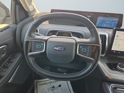 Used 2025 Ford Expedition Platinum w/ Driver's Package AWD/4WD image 14