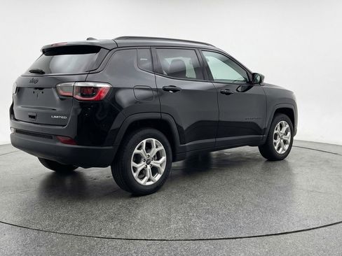 Used 2025 Jeep Compass Latitude image 9