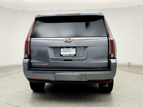 Used 2020 Cadillac Escalade Luxury AWD/4WD image 6