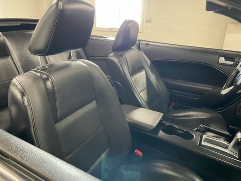 Used 2007 Ford Mustang Convertible RWD image 19
