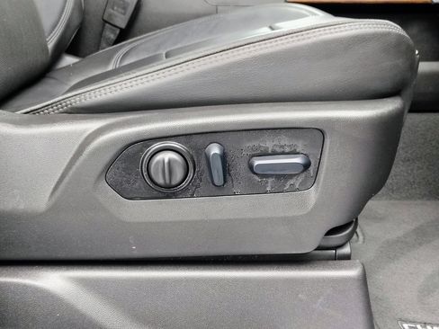 Used 2022 Chevrolet Silverado 3500 High Country w/ Technology Package image 32