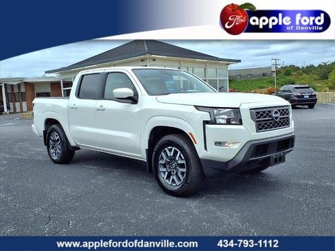 Used 2022 Nissan Frontier SV image 1