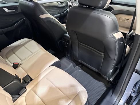 Used 2022 Ford Escape Titanium AWD/4WD image 44