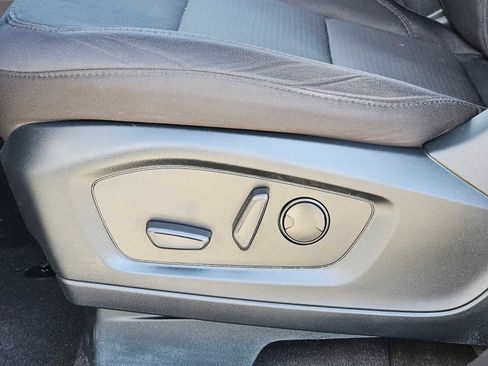 Used 2023 Ford Explorer XLT image 19