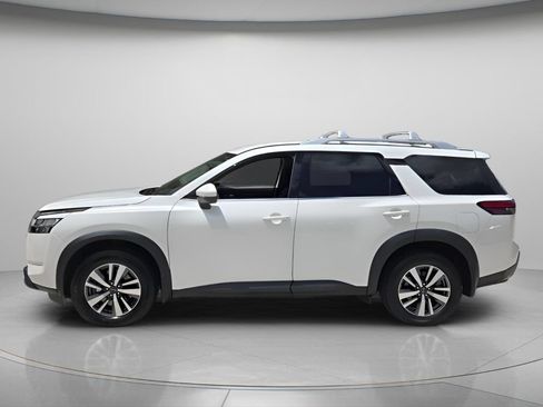 Used 2024 Nissan Pathfinder SL w/ Cargo Package FWD image 3