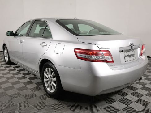 Used 2011 Toyota Camry XLE image 4