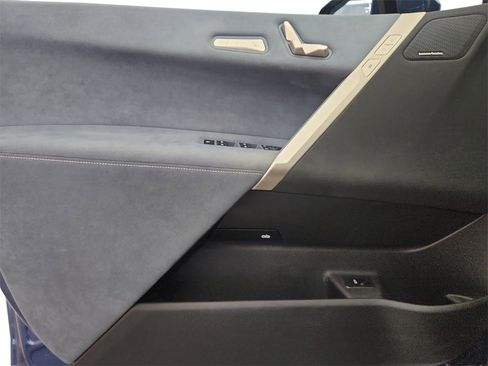 Used 2024 BMW iX xDrive50 w/ Premium Package image 22