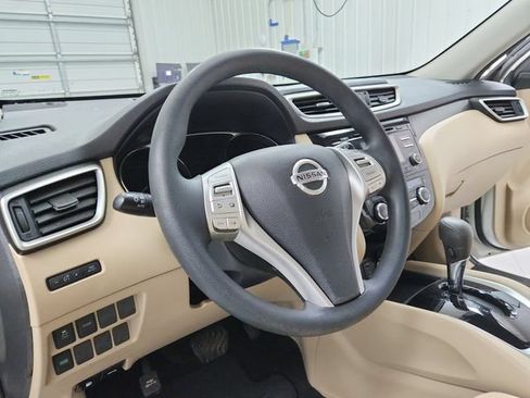 Used 2016 Nissan Rogue SV FWD image 18