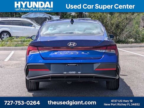 Certified 2025 Hyundai Elantra SEL FWD image 4