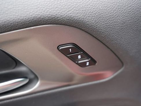 Used 2025 Chrysler Pacifica Select AWD/4WD image 25