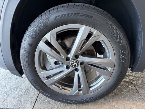 Used 2024 Volkswagen Atlas Cross Sport SEL R-Line AWD/4WD image 10