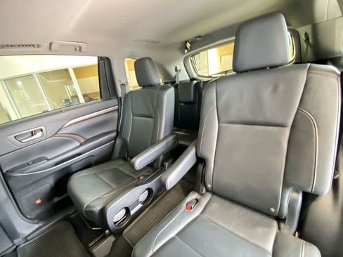 Used 2016 Toyota Highlander Limited AWD/4WD image 26