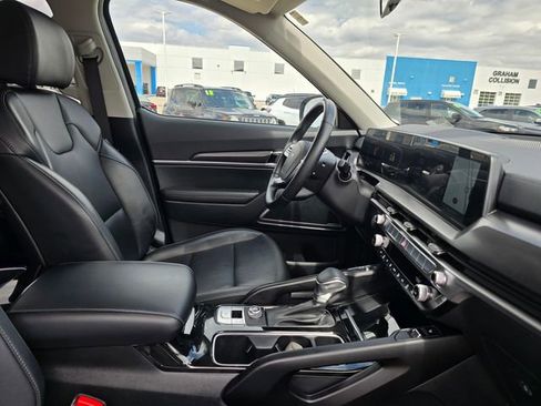 Used 2025 Kia Telluride S FWD image 19
