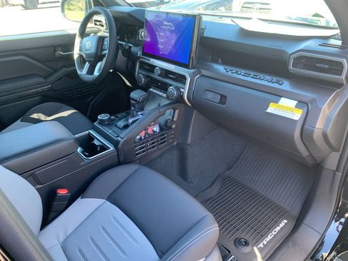 New 2025 Toyota Tacoma TRD Off-Road image 17