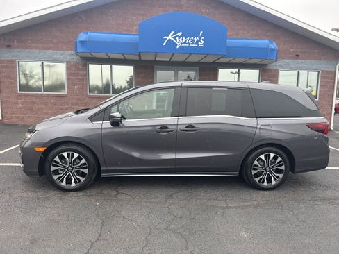 Used 2025 Honda Odyssey Elite image 3