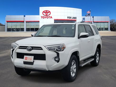 Used 2022 Toyota 4Runner SR5 Premium w/ Moonroof Package image 2