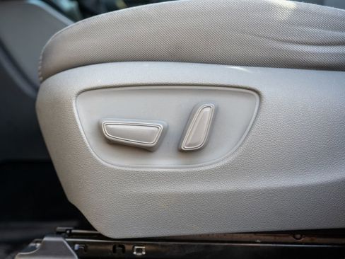 Used 2024 Toyota Highlander LE image 20