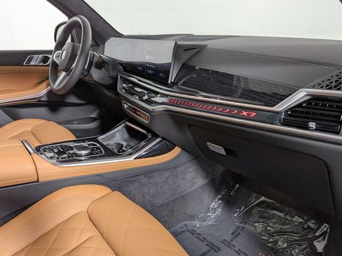 Used 2026 BMW X7 xDrive40i w/ M Sport Package AWD/4WD image 31