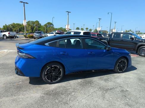 New 2026 Nissan Sentra SR w/ Floor Mat Package image 5