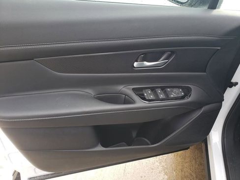 Certified 2025 Nissan Murano SV image 16