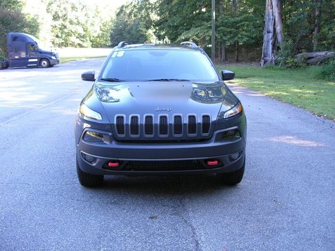 Used 2018 Jeep Cherokee Trailhawk w/ Comfort/Convenience Group image 2