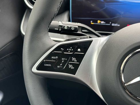 Used 2025 Mercedes-Benz GLC 300 4MATIC image 35