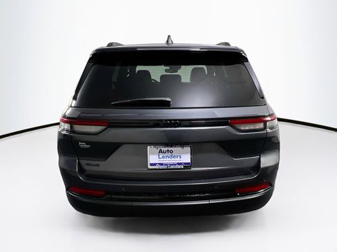 Used 2023 Jeep Grand Cherokee Altitude AWD/4WD image 6