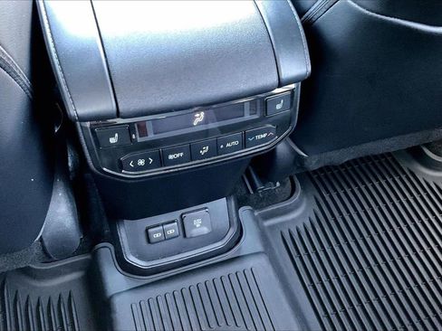 Used 2023 Toyota Highlander Platinum FWD image 17