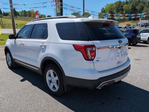 Used 2017 Ford Explorer XLT w/ Equipment Group 202A AWD/4WD image 3