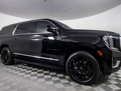 Used 2023 GMC Yukon XL SLT w/ SLT Premium Package image 3