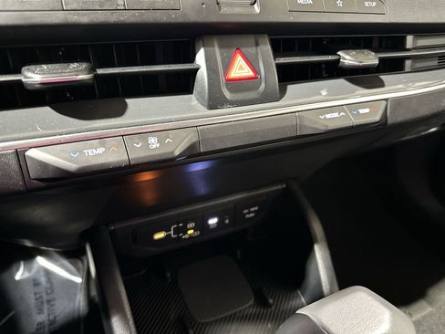 Used 2025 Kia K4 EX image 16
