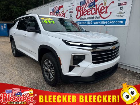Used 2024 Chevrolet Traverse LT w/ Trailering Package AWD/4WD image 1