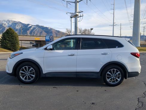 Used 2017 Hyundai Santa Fe Limited image 2